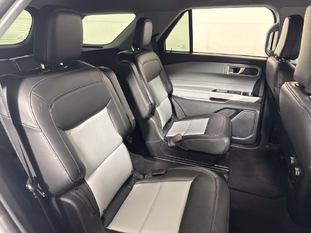 Used 2024 Ford Explorer XLT w/ Equipment Group 202A AWD/4WD image 15
