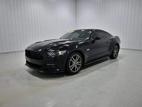 Used 2017 Ford Mustang GT RWD image 20