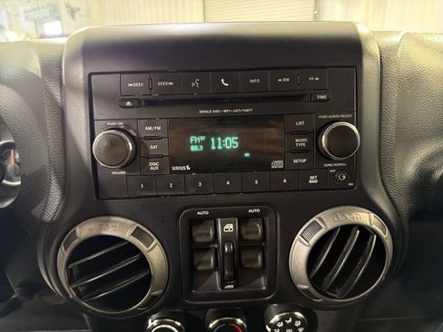 Used 2013 Jeep Wrangler Unlimited Sport image 17