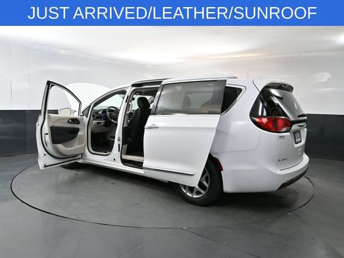 Used 2019 Chrysler Pacifica Limited FWD image 28