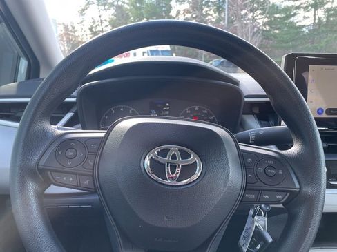 Used 2025 Toyota Corolla LE image 15