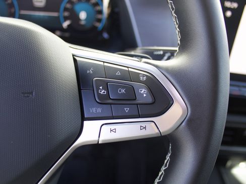 Used 2024 Volkswagen Atlas Cross Sport SE image 17