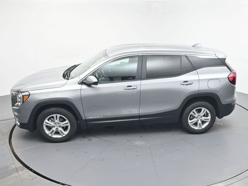 Used 2024 GMC Terrain SLE image 26