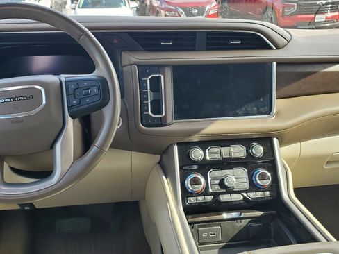Used 2022 GMC Yukon XL Denali image 8
