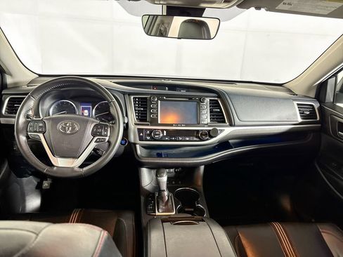 Used 2019 Toyota Highlander SE AWD/4WD image 11