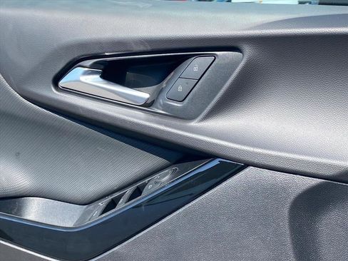 New 2026 Chevrolet Equinox LT image 18