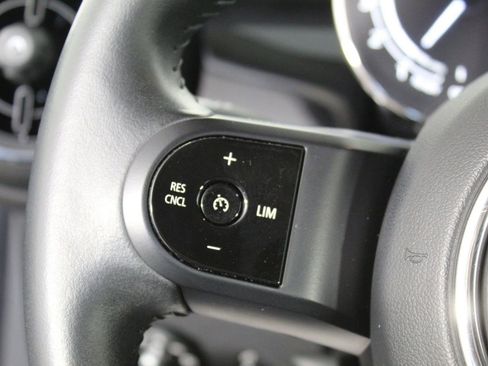 Used 2023 MINI Cooper 2-Door Hardtop w/ Signature Upholstery Package image 30