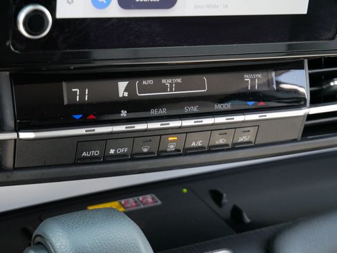 Certified 2025 Toyota Sienna LE FWD image 7