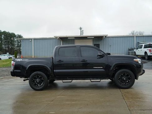 Used 2021 Toyota Tacoma TRD Sport image 3