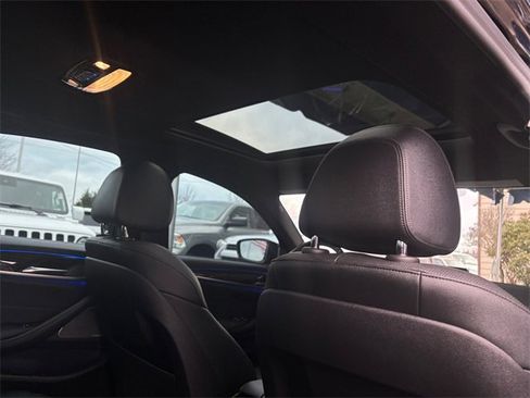 Used 2021 BMW 540i w/ M Sport Package image 41