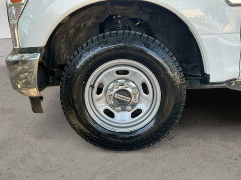Used 2021 Ford F250 XL w/ Power Equipment Group RWD image 13