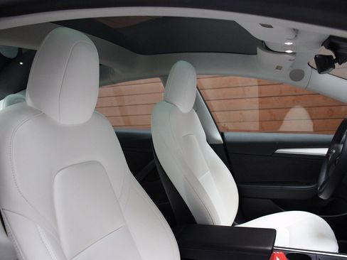 Used 2022 Tesla Model 3 image 4