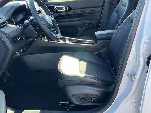 New 2026 Jeep Compass Latitude image 10