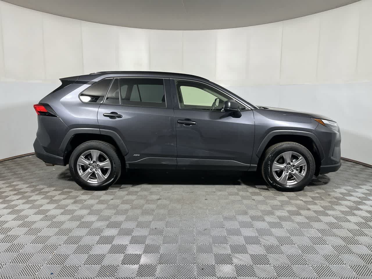 Used 2025 Toyota RAV4 LE AWD/4WD image 9