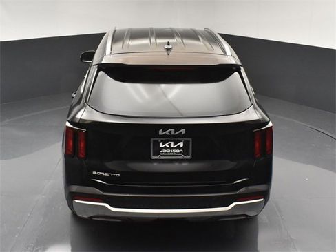 Certified 2025 Kia Sorento S image 47