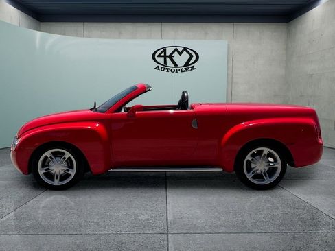 Used 2004 Chevrolet SSR w/ Preferred Equipment Group RWD image 9