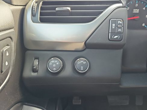 Used 2017 Chevrolet Suburban Premier AWD/4WD image 16