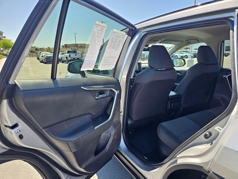 Used 2020 Toyota RAV4 XLE w/ Carpet Mat Package AWD/4WD image 16