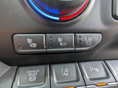 Used 2021 Chevrolet Silverado 2500 LTZ w/ LTZ Premium Package image 33