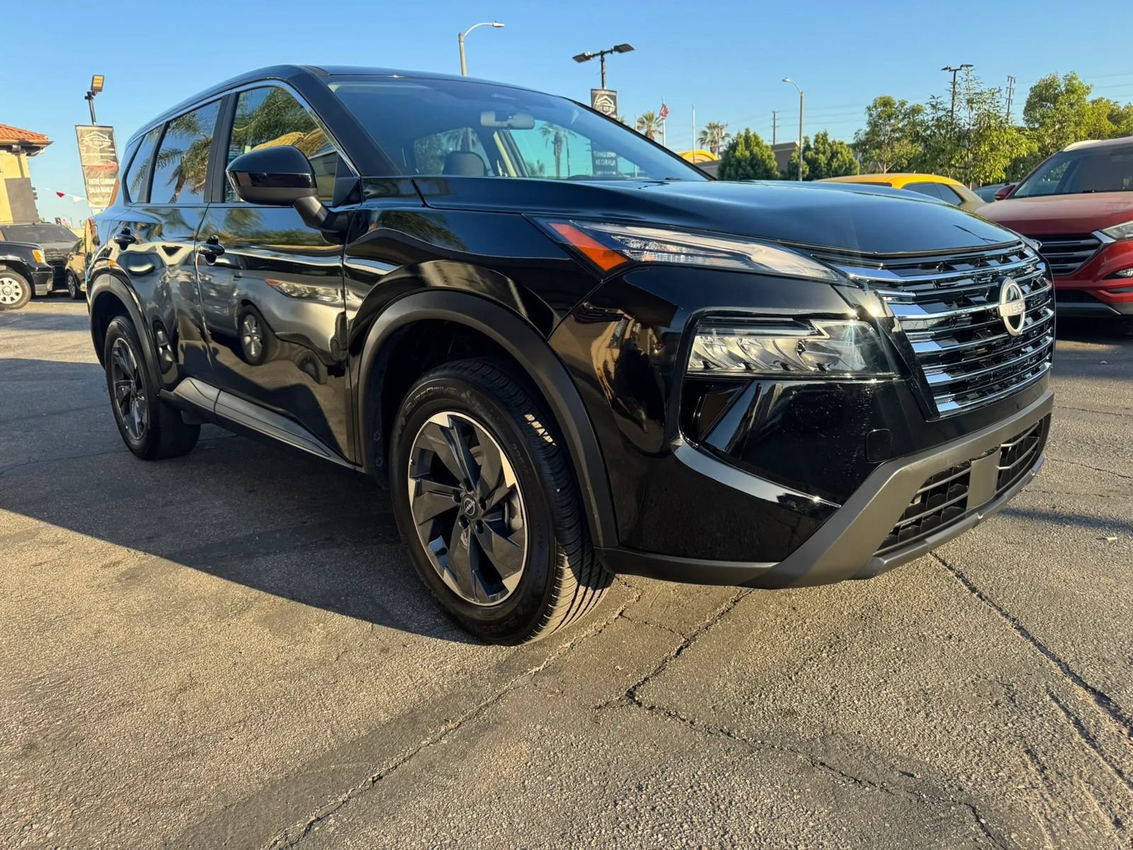 Used 2025 Nissan Rogue SV FWD image 3