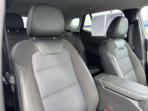 Used 2025 Chevrolet Trax LT image 22