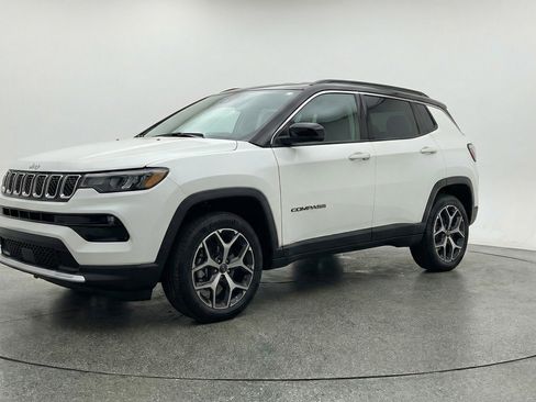 Used 2025 Jeep Compass Limited AWD/4WD image 3