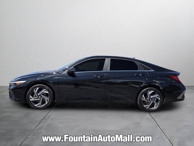 Used 2025 Hyundai Elantra Limited FWD image 2