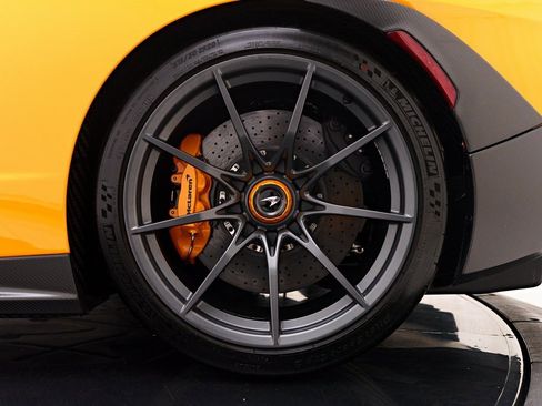 Used 2019 McLaren Senna image 34