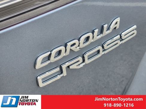 Used 2023 Toyota Corolla Cross XLE image 13