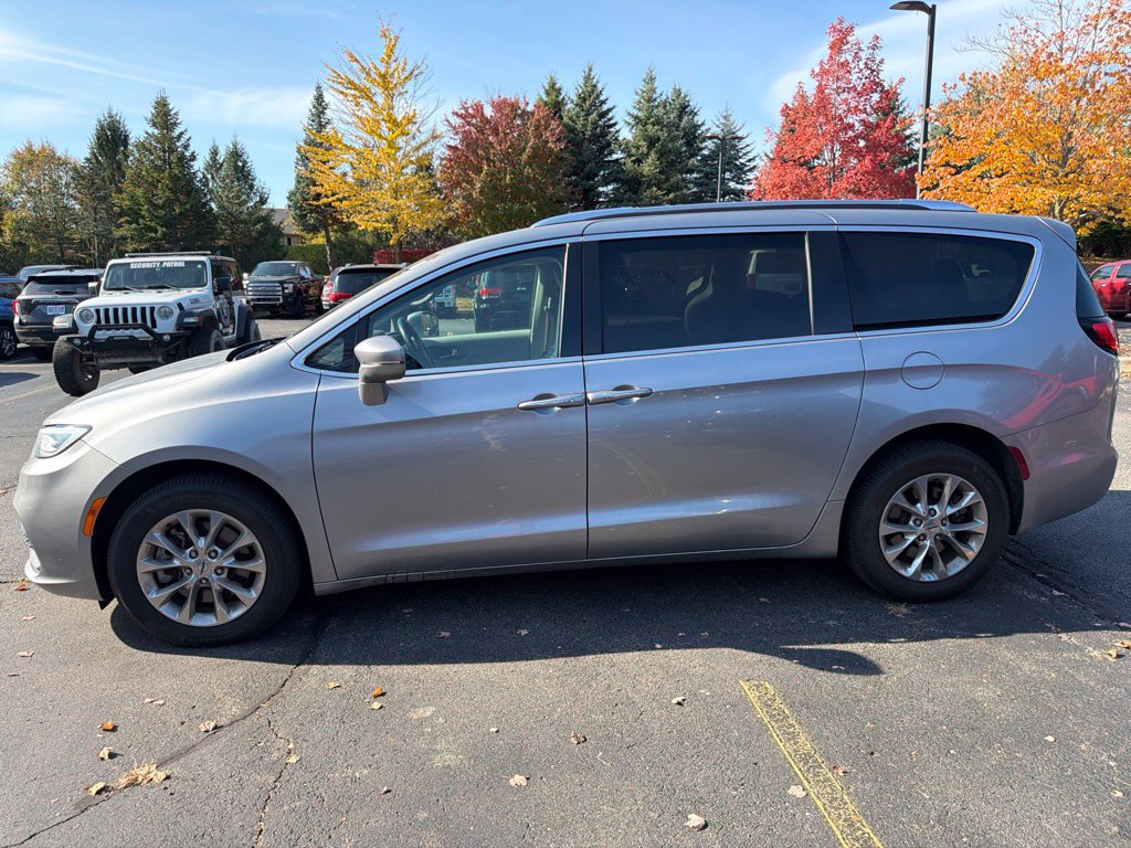 Used 2021 Chrysler Pacifica Touring-L AWD/4WD image 6