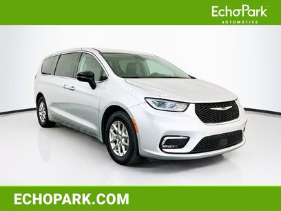 Used 2024 Chrysler Pacifica Touring-L