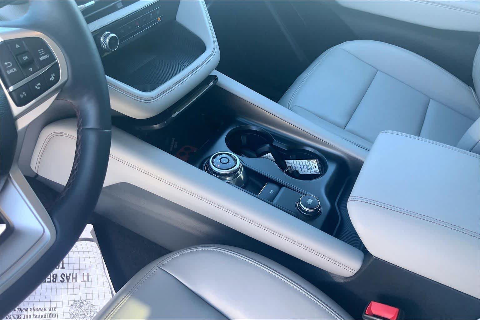 Certified 2025 Ford Explorer Active w/ Active Comfort Package RWD image 17