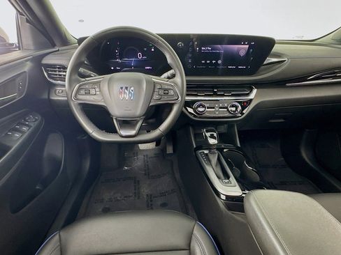 Used 2025 Buick Envista Sport Touring w/ Advanced Safety Package image 4