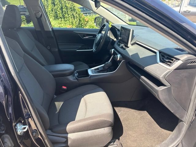 Used 2025 Toyota RAV4 XLE AWD/4WD image 28