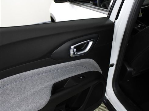 New 2025 Jeep Compass Latitude AWD/4WD image 27