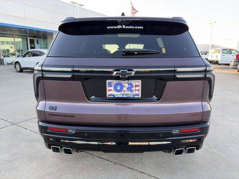 Used 2025 Chevrolet Traverse RS image 6