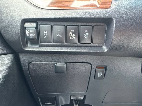 Used 2017 Toyota Sienna Limited AWD/4WD image 11