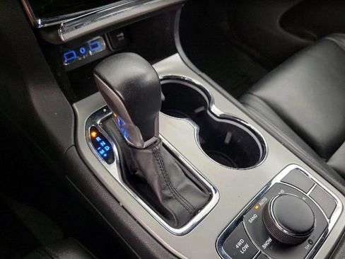 Used 2020 Jeep Grand Cherokee Limited AWD/4WD image 17