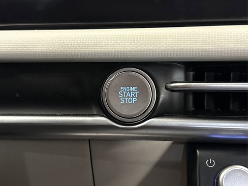 Certified 2025 Hyundai Tucson SE image 26