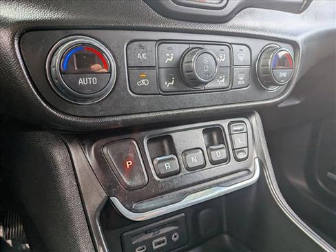 Used 2020 GMC Terrain SLT w/ Preferred Package image 12