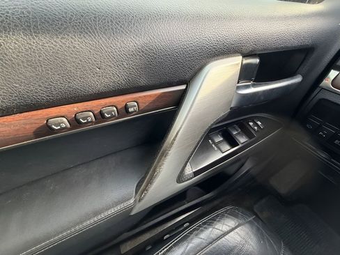 Used 2016 Toyota Land Cruiser w/ Four Season Floor Mat Package image 11