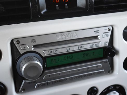 Used 2010 Toyota FJ Cruiser 4WD image 35