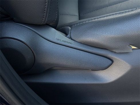 Used 2023 Toyota Venza LE image 28