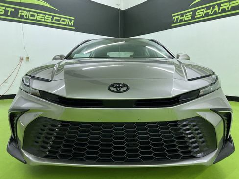 Used 2025 Toyota Camry SE FWD image 3