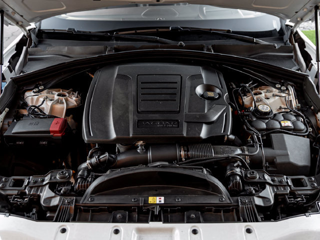 Certified 2025 Jaguar F-PACE R-Dynamic S AWD/4WD image 41