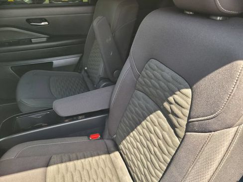Certified 2022 Nissan Pathfinder SV w/ SV Premium Package FWD image 15
