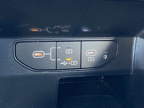 Used 2024 Kia Sorento S image 23