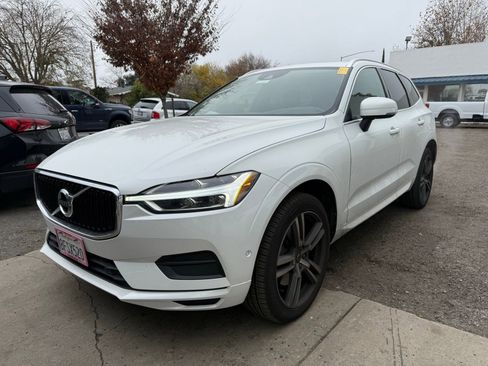 Used 2018 Volvo XC60 T6 Momentum w/ Convenience Package image 4