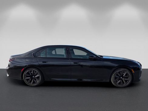 Used 2026 BMW 760i xDrive w/ Executive Package AWD/4WD image 3
