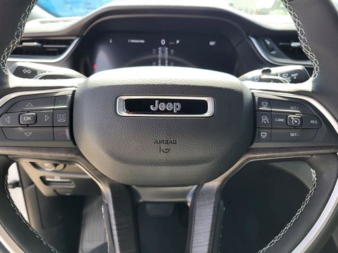 New 2025 Jeep Grand Cherokee Limited w/ Luxury Tech Group II image 16